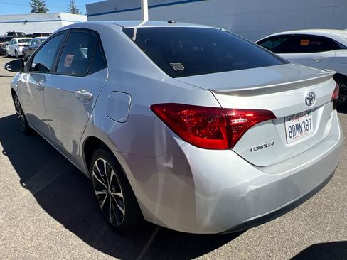 Used 2017 Toyota Corolla SE w/ SE Premium Package FWD image 6