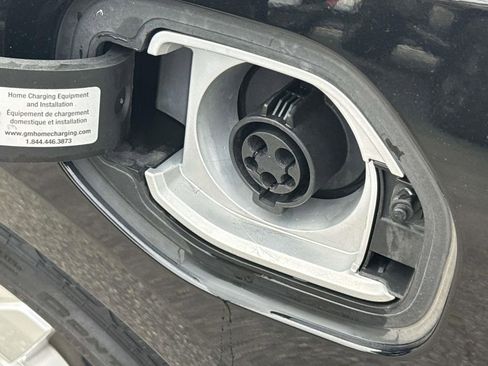 Used 2017 Chevrolet Volt LT w/ Comfort Package image 17