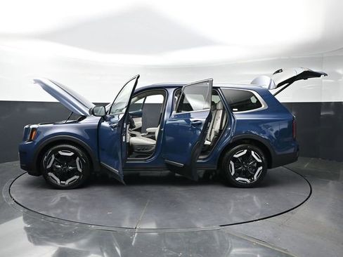 Used 2024 Kia Telluride EX AWD/4WD image 43