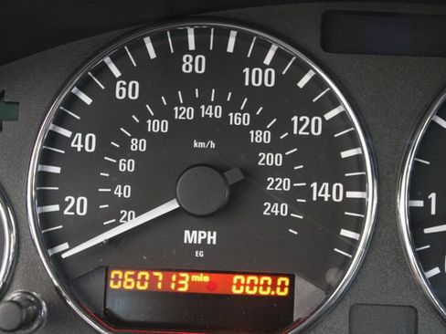 Used 2002 BMW Z3 2.5i RWD image 14