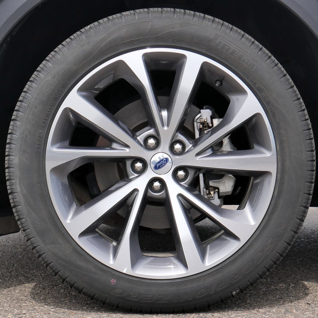 Used 2025 Ford Explorer Platinum w/ Ultimate Package AWD/4WD image 16