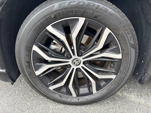 Used 2025 Toyota Crown Signia AWD/4WD image 18