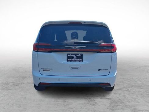 Used 2023 Chrysler Pacifica Touring-L FWD image 5