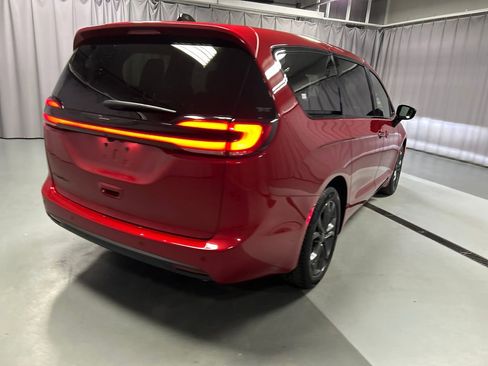 New 2026 Chrysler Pacifica Select image 7