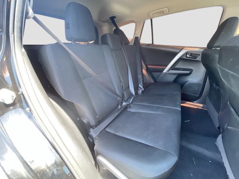 Used 2018 Toyota RAV4 LE FWD image 15