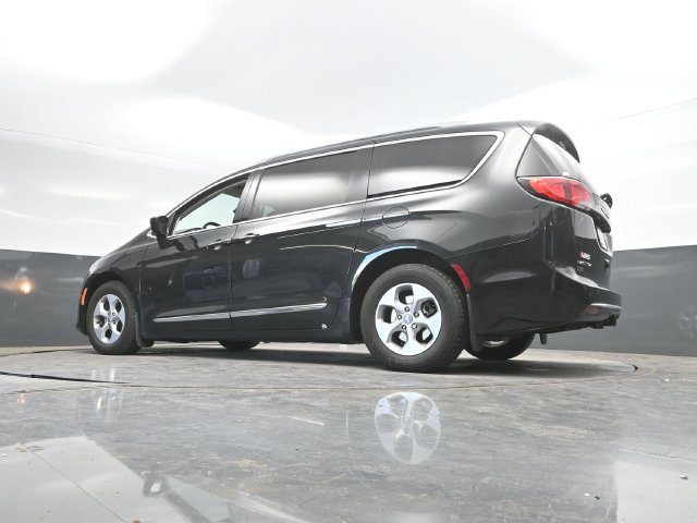 Used 2017 Chrysler Pacifica Touring-L Plus FWD image 50
