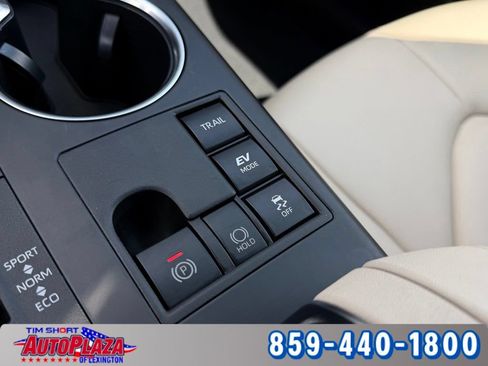 Used 2025 Toyota Highlander XLE AWD/4WD image 24