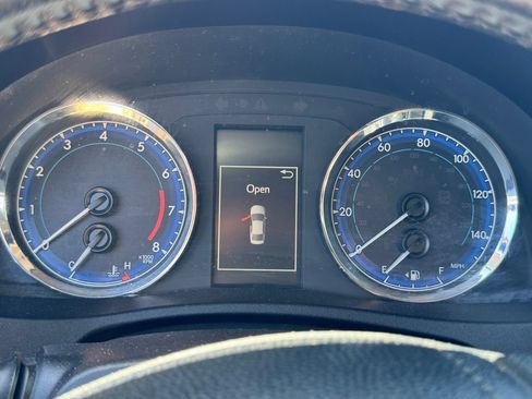 Used 2018 Toyota Corolla SE w/ Carpet Mat Package (TMS) FWD image 13