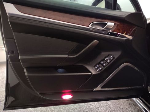 Used 2012 Porsche Panamera Turbo S image 12