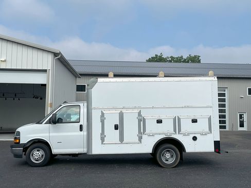 Used 2022 Chevrolet Express 3500 w/ Power Convenience Package image 6