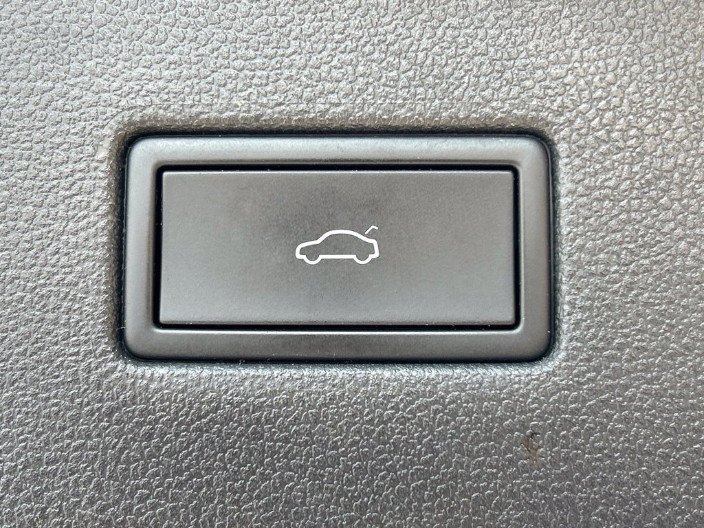 Used 2022 Volkswagen Tiguan SE FWD image 53