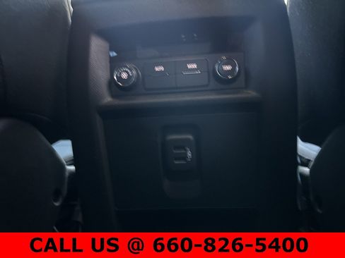 Used 2023 Chevrolet Traverse LT image 9