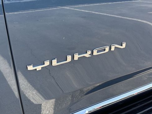 Used 2025 GMC Yukon Elevation image 32