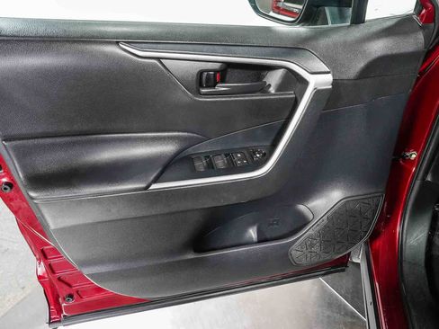 Used 2021 Toyota RAV4 LE w/ Carpet Mat Package (TMS) AWD/4WD image 22