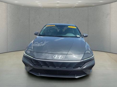 Used 2026 Hyundai Elantra SE FWD image 7