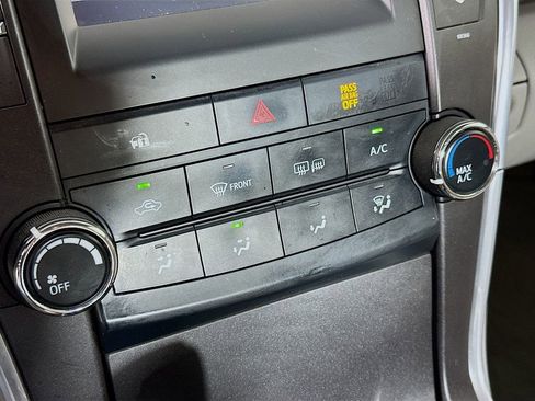 Used 2015 Toyota Camry LE FWD image 16