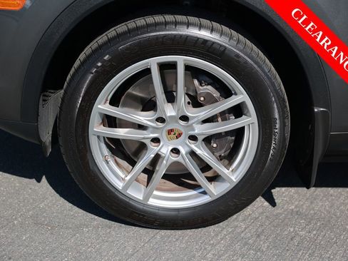 Used 2023 Porsche Cayenne Platinum Edition image 11