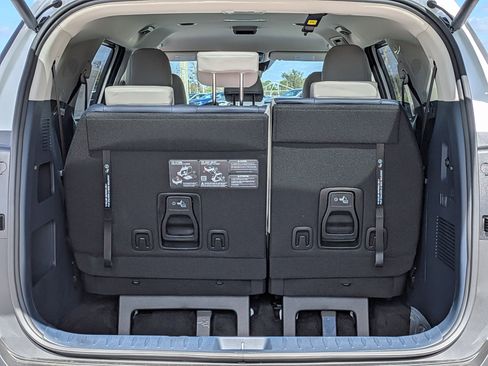 New 2026 Kia Carnival EX FWD image 13