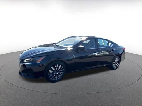 Used 2025 Nissan Altima 2.5 SV image 8