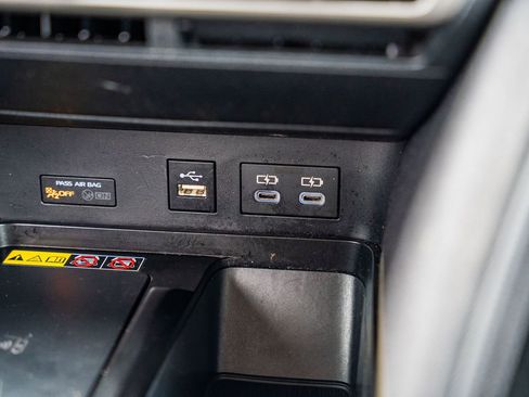 Used 2025 Toyota Camry SE image 28