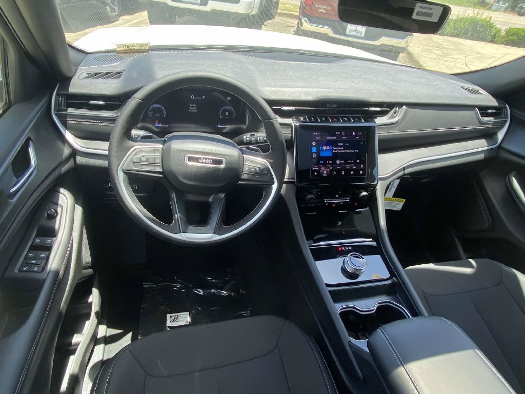 New 2026 Jeep Grand Cherokee Laredo X RWD image 10