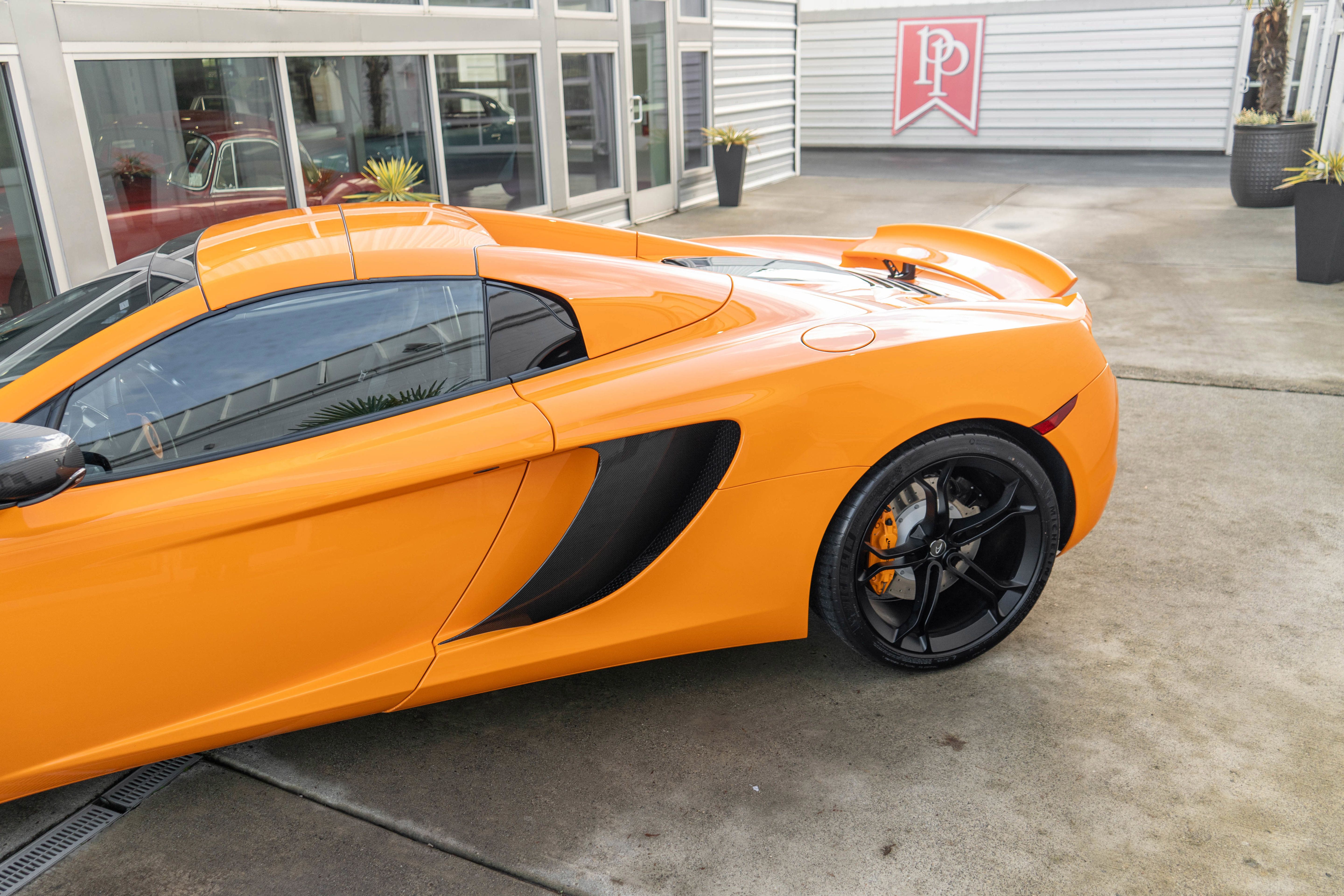 Used 2013 McLaren MP4-12C Spider RWD image 5