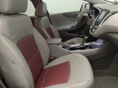 Used 2018 Chevrolet Malibu LT FWD image 21