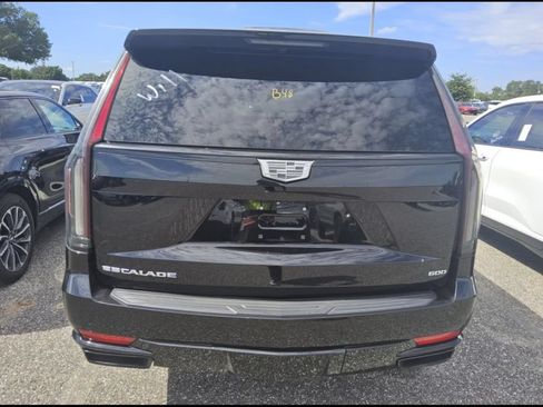 Used 2023 Cadillac Escalade Sport Platinum RWD image 9