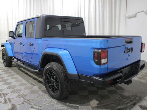 Used 2022 Jeep Gladiator Sport image 32