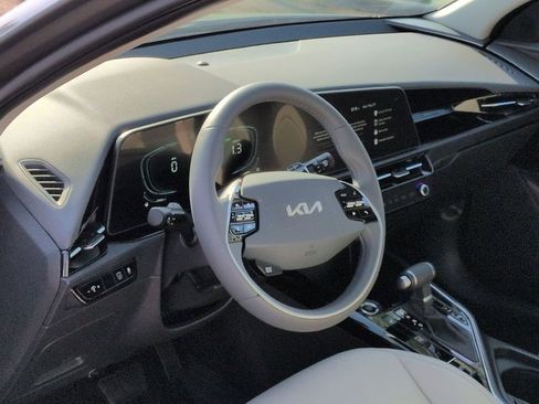 New 2026 Kia Niro EX FWD image 10