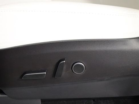 Used 2023 Tesla Model Y Long Range AWD/4WD image 19