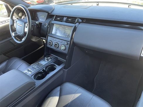 Used 2019 Land Rover Discovery SE image 13