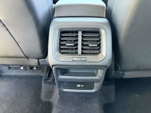 Used 2024 Volkswagen Taos SE FWD image 18
