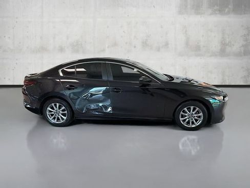 Used 2020 MAZDA MAZDA3 Sedan image 4