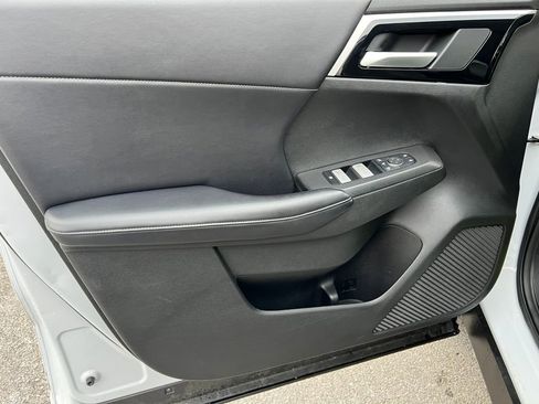 Used 2024 Mitsubishi Outlander SE image 19