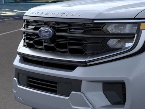 New 2026 Ford Expedition Platinum w/ Driver's Package image 17