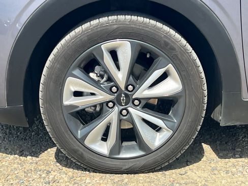 Used 2022 Chevrolet Bolt EUV LT w/ Convenience Package FWD image 12