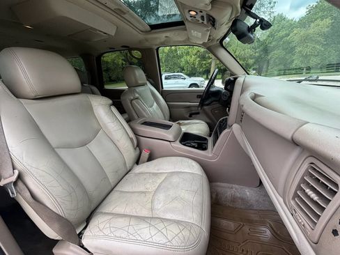 Used 2006 Chevrolet Tahoe Z71 w/ Z71 Preferred Equipment Group AWD/4WD image 12