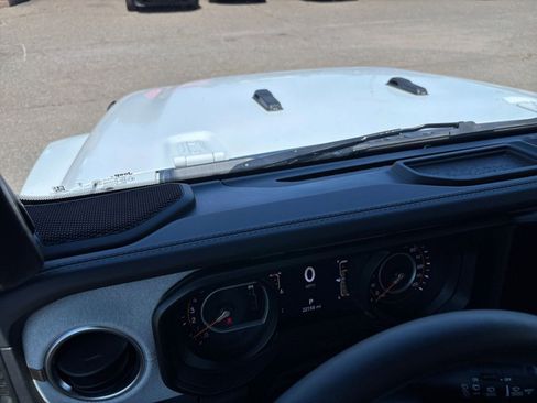 Used 2025 Jeep Wrangler Unlimited Sahara AWD/4WD image 33