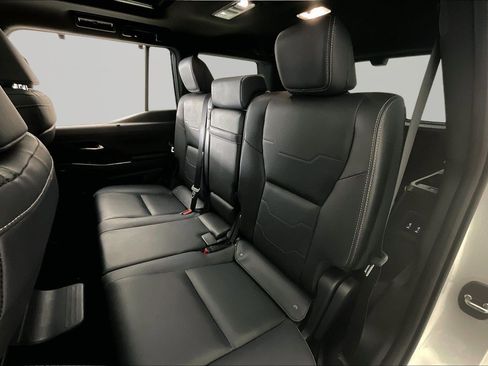 Used 2024 Lexus GX 550 w/ Accessory Package (2T) AWD/4WD image 22