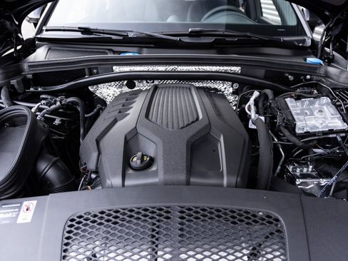 Certified 2026 Porsche Macan AWD/4WD image 36