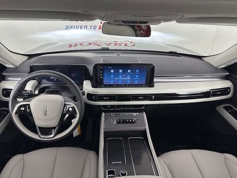 New 2025 Lincoln Aviator 2WD image 9