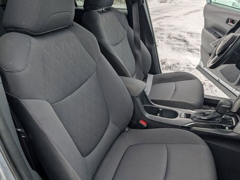 Used 2025 Toyota Corolla Cross LE image 19