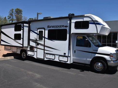 Used 2022 Ford E-450 and Econoline 450 Super Duty w/ Motorhome Prep Package RWD image 46
