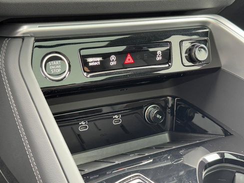 Used 2025 Audi Q5 Premium w/ Convenience Package image 19