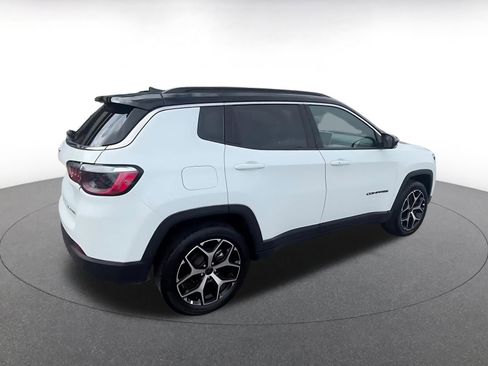 Used 2025 Jeep Compass Limited image 17