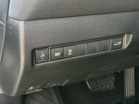 Used 2021 Toyota Venza LE w/ Carpet Mat Package (TMS) AWD/4WD image 10