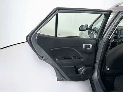 Used 2025 Hyundai Venue SEL image 26