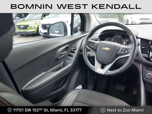 Used 2022 Chevrolet Trax LT w/ LT Convenience Package image 14