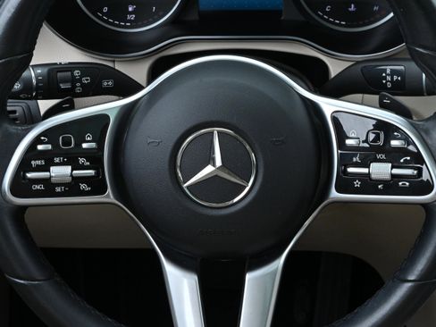 Used 2021 Mercedes-Benz GLC 300 image 27